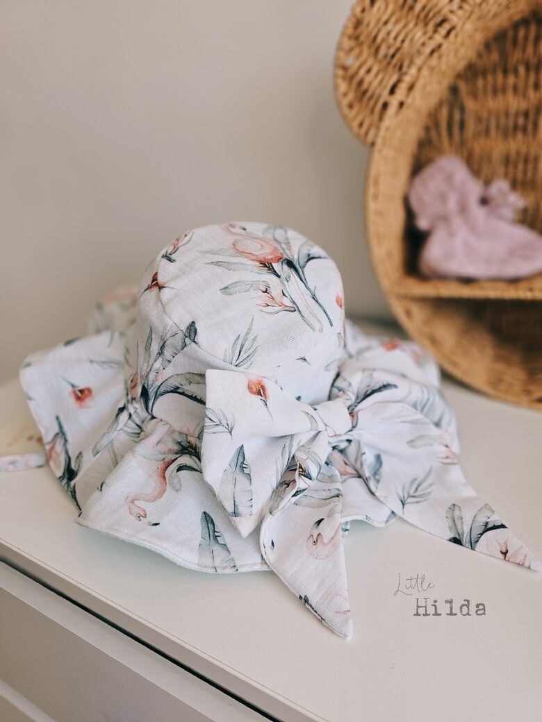 Muslin sun hat with a bow - flamingo