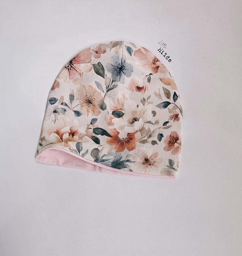 Beanie hat with lining - light autumn flowers