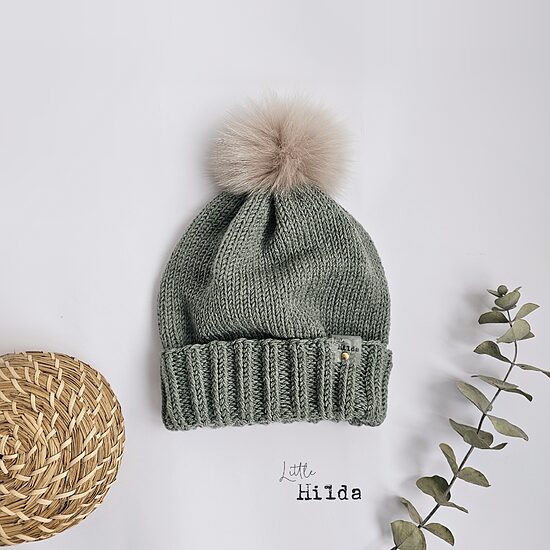 Beanie cepure ar bumbuli